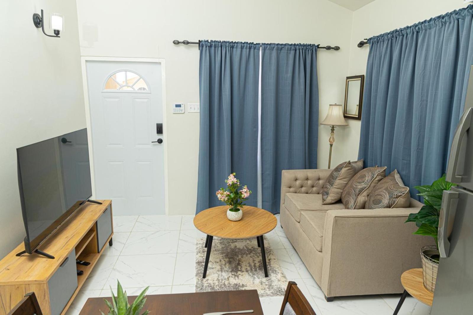 Phoenix Park Villas - Portmore - 10Mins To Beach Bagian luar foto