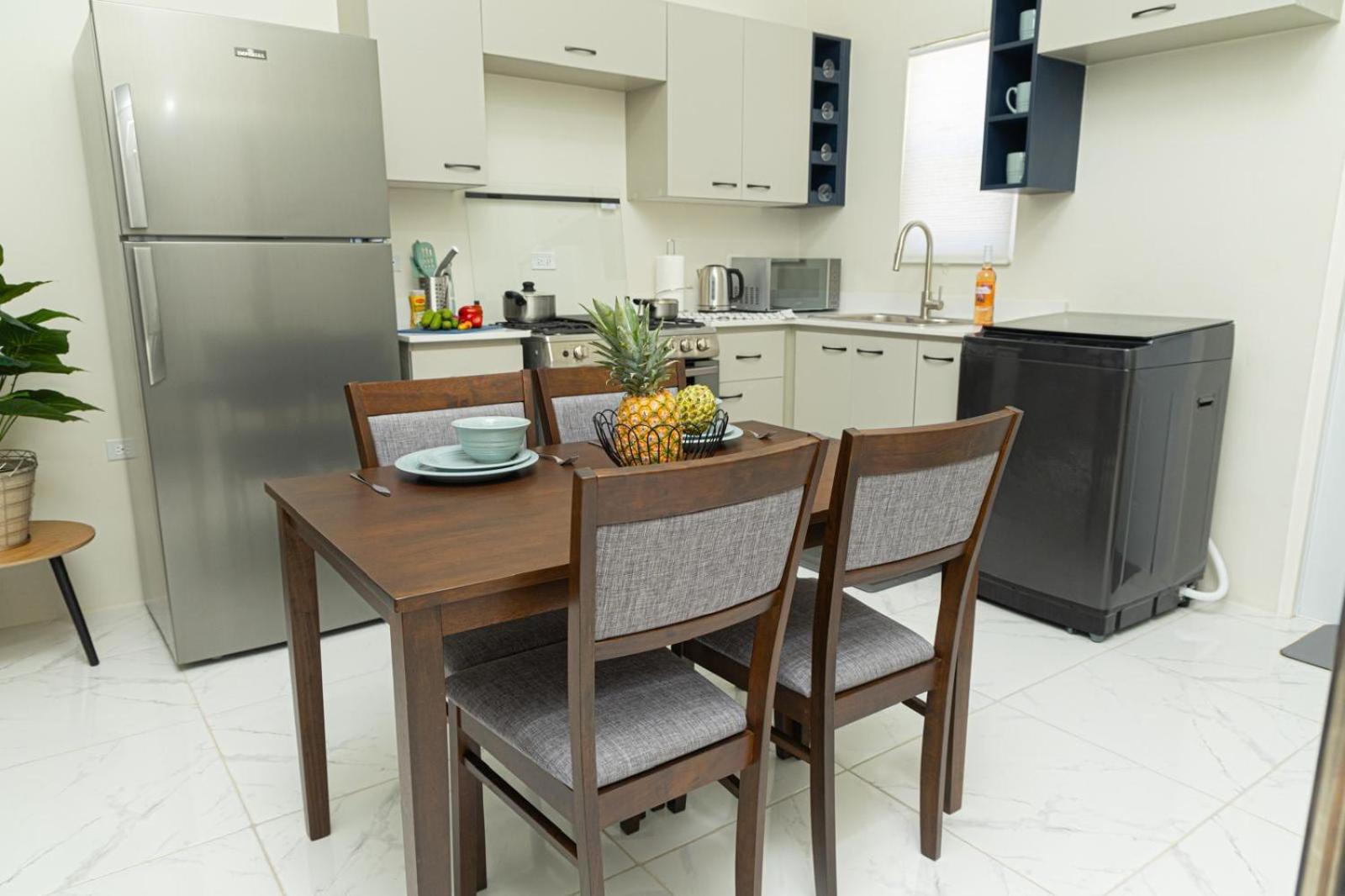 Phoenix Park Villas - Portmore - 10Mins To Beach Bagian luar foto
