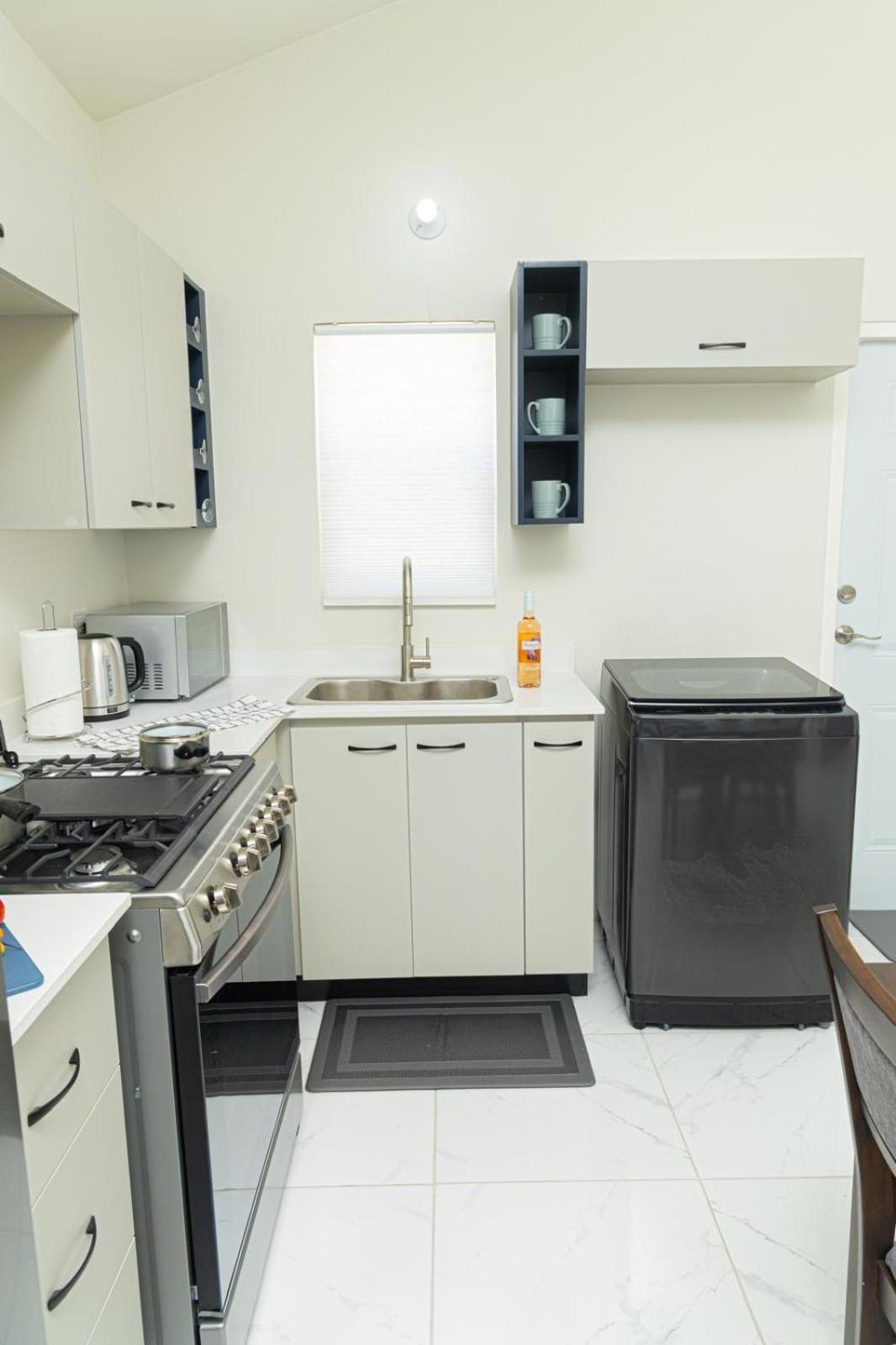 Phoenix Park Villas - Portmore - 10Mins To Beach Bagian luar foto